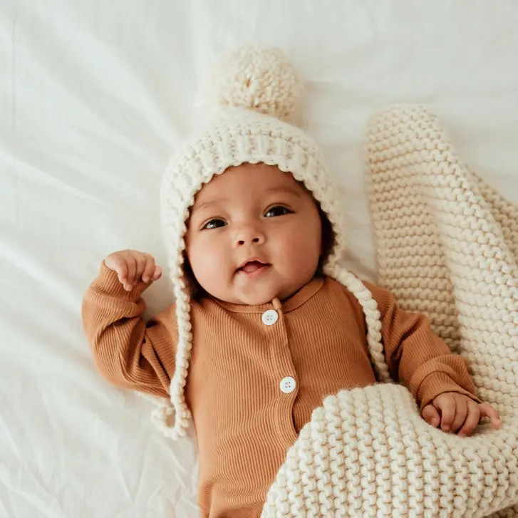 garter stitch baby bonnet - natural