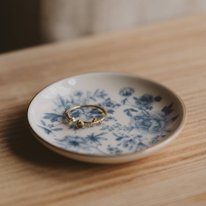 blue delft jewelry dish
