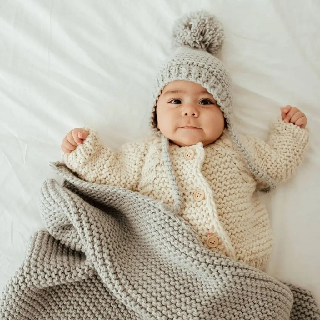 garter stitch baby bonnet - ice grey