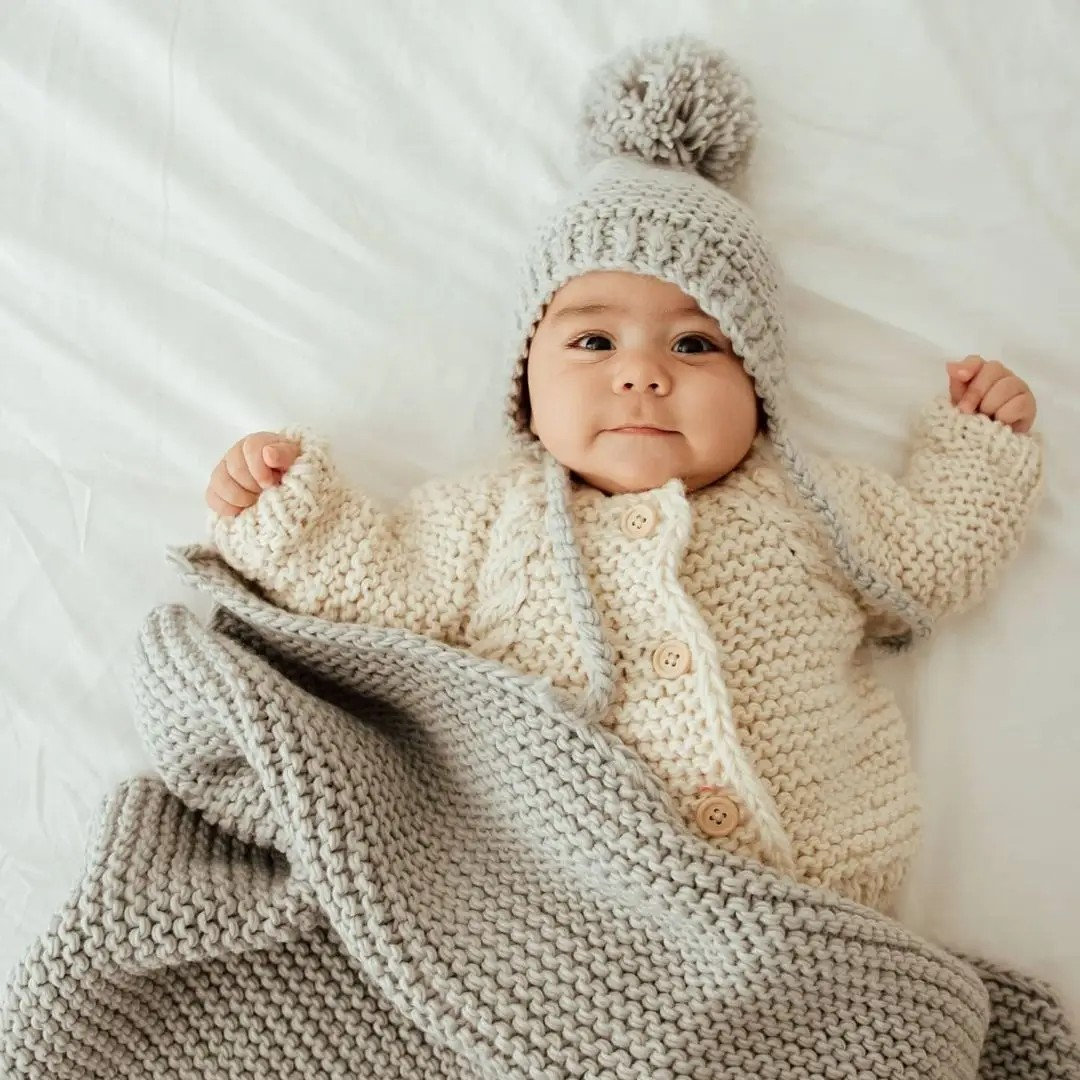 garter stitch baby bonnet - ice grey