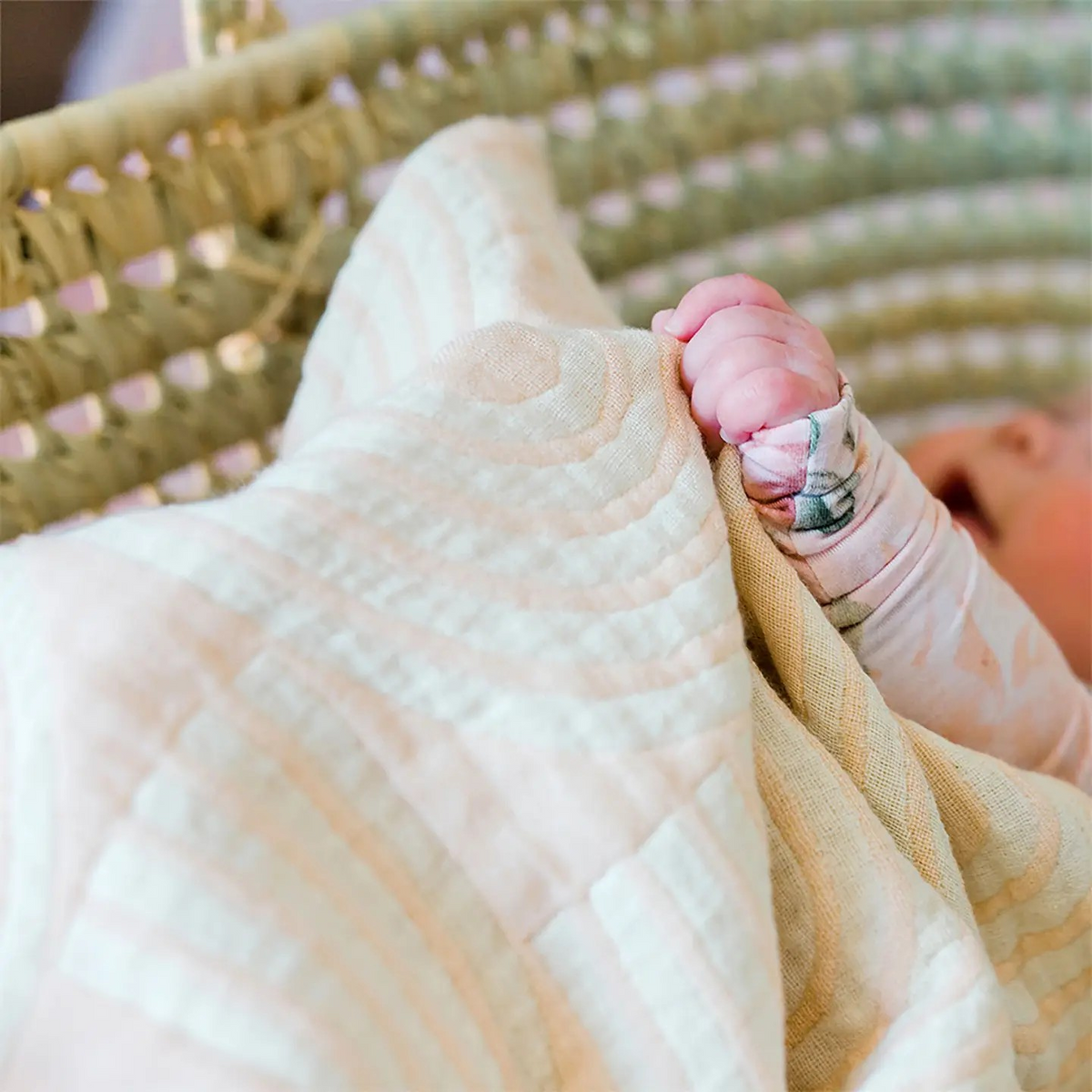 jacquard blanket in rainbow