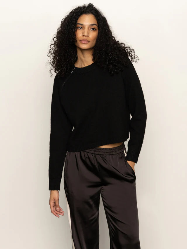 zip it sweater in black