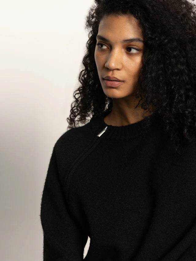 zip it sweater in black