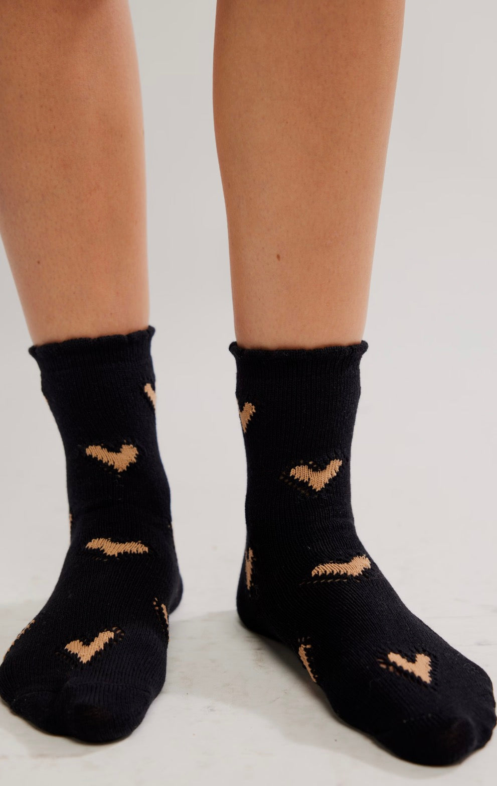 cupids bow in black