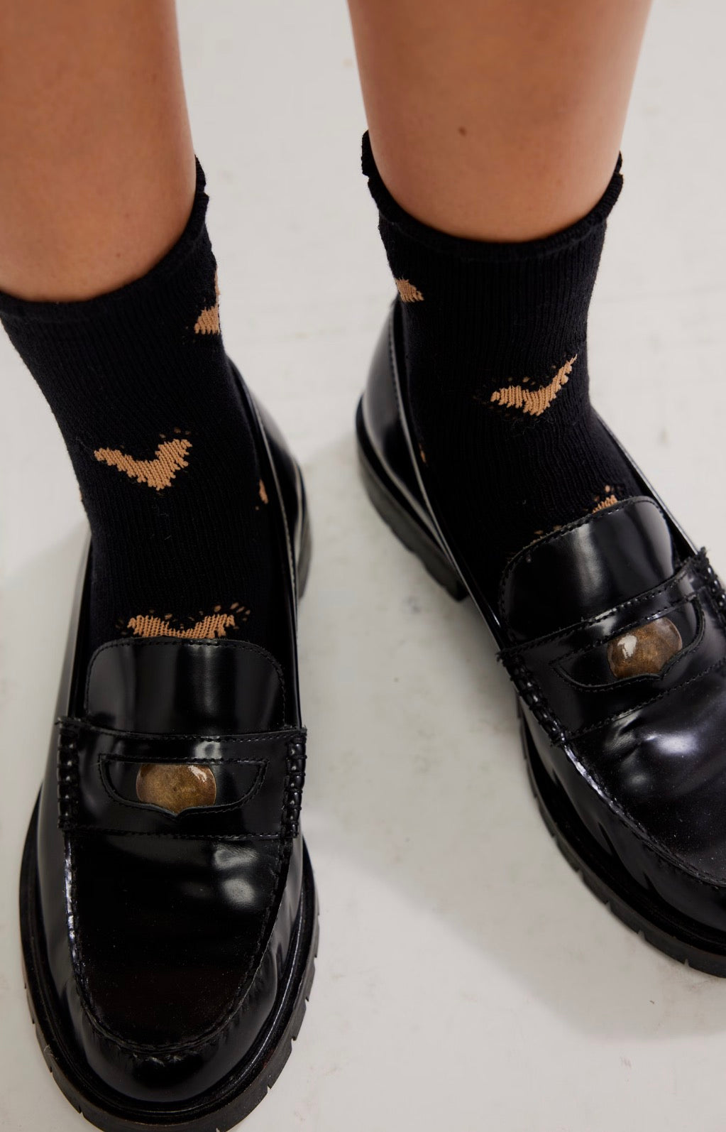 cupids bow in black