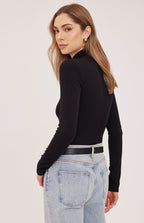 wren in black