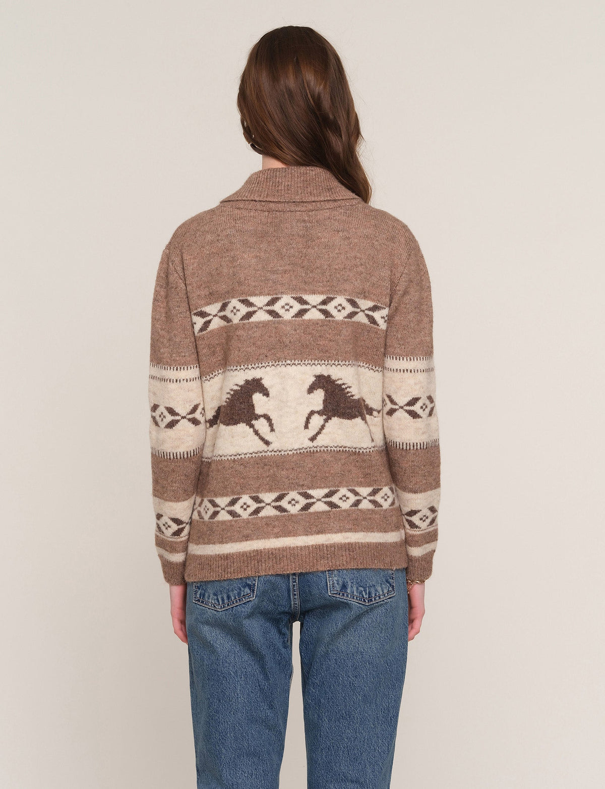 elian cardi in taupe