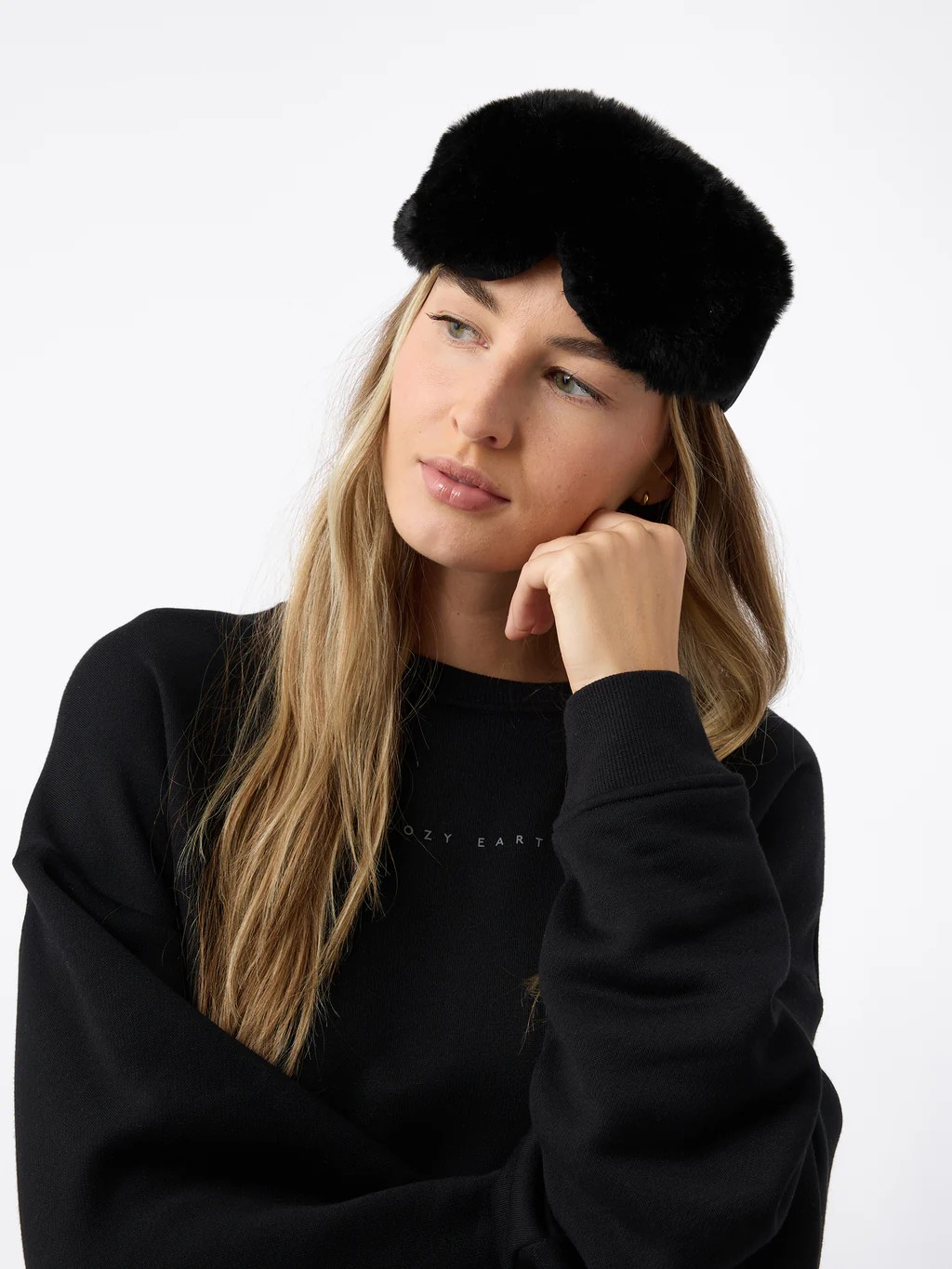 faux fur sleep mask in black